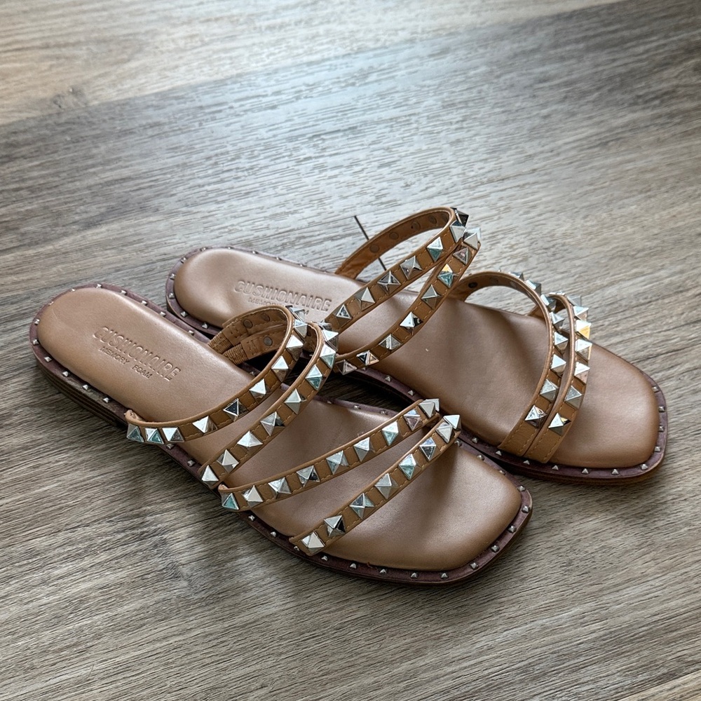 Cushionaire women’s Brown Studded Sandals